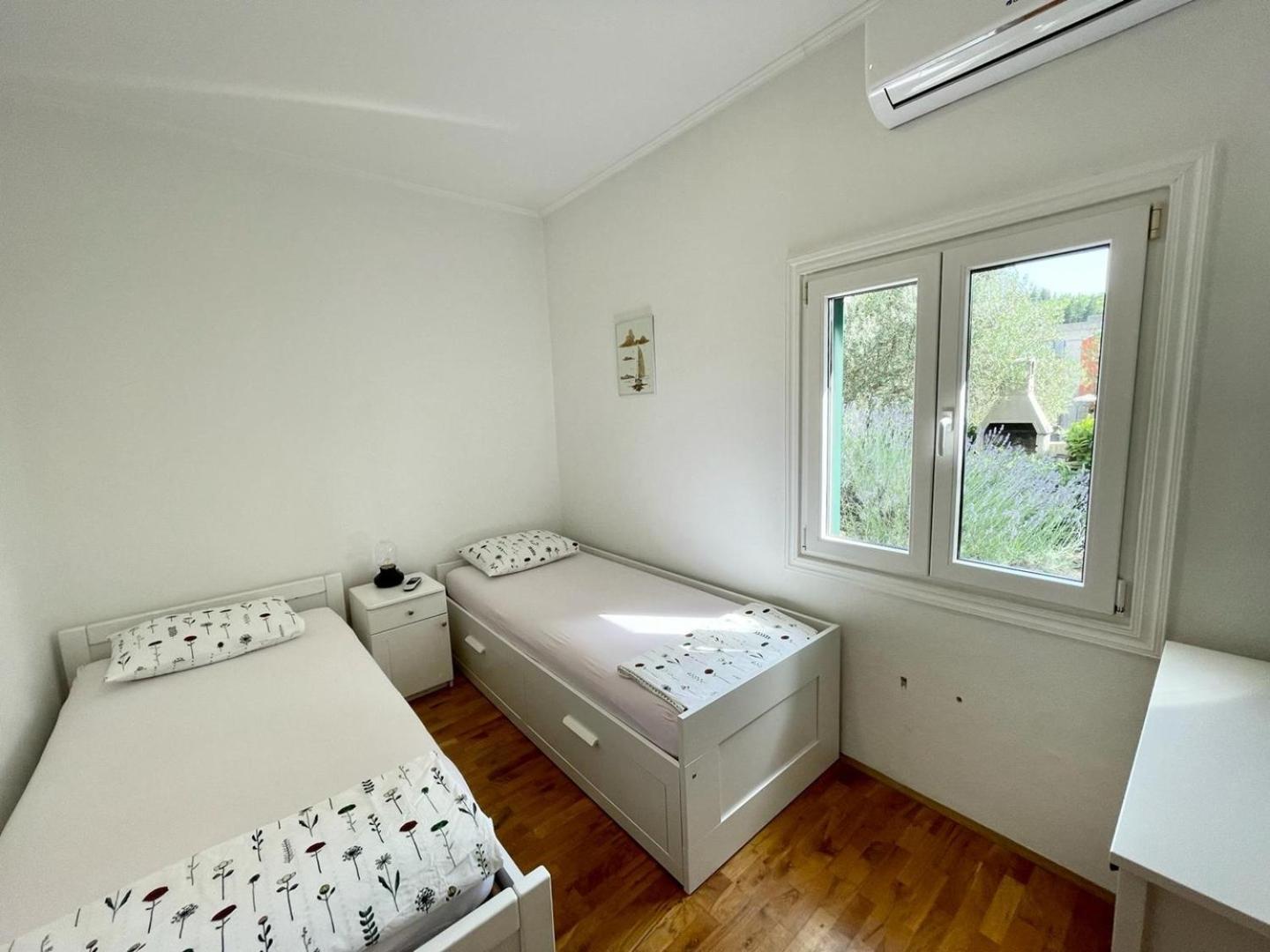 Vacation House Lavanda New! Heated Pool Zadvarje Екстериор снимка