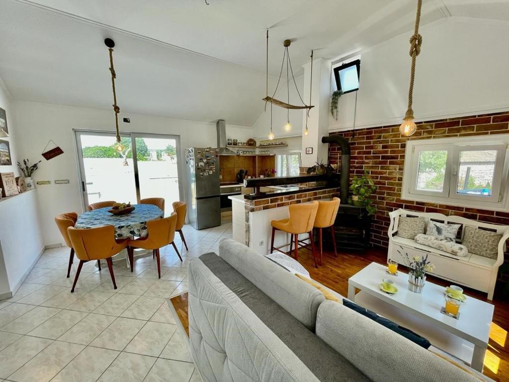 Vacation House Lavanda New! Heated Pool Zadvarje Екстериор снимка